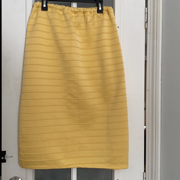 Klassy Girl women’s yellow ribbed pencil skirt - Picture 3 of 4